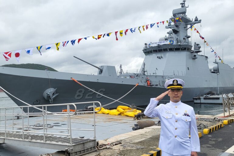 Фрегат ROKS Cheonan на церемонії відкриття