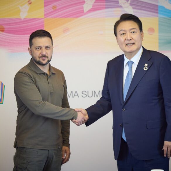 Володимир Зеленський та Юн Сок Йоль під час саміту G7 у Хіросімі