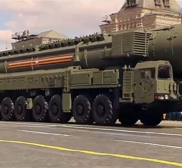 Тополь-М2 на параді у Москві, 2023