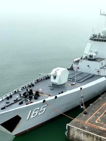 Китайський есмінець Zhanjiang