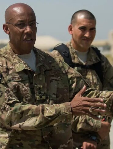 Генерал Чарльз Браун