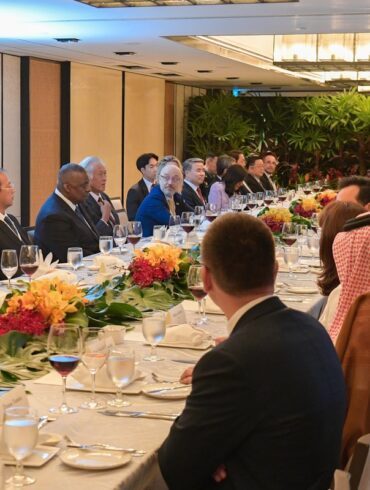 Олексій Резніков серед колег на саміті "Шангрі-Ла"